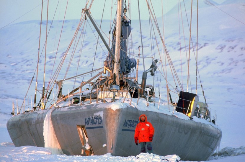 D'un pôle l'autre: à bord du voilier polaire Antarctica, en 1991-1992, Jean-Louis explore la Patagonie, la Géorgie du Sud et la péninsule Antarctique pour mieux faire connaître les régions polaires et comprendre le rôle qu'elles jouent sur la vie et le climat de la terre. (Click to view larger version...)